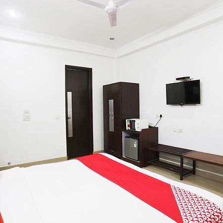 Super Collection O Tipsyy Inn 014 Gurgaon Buitenkant foto