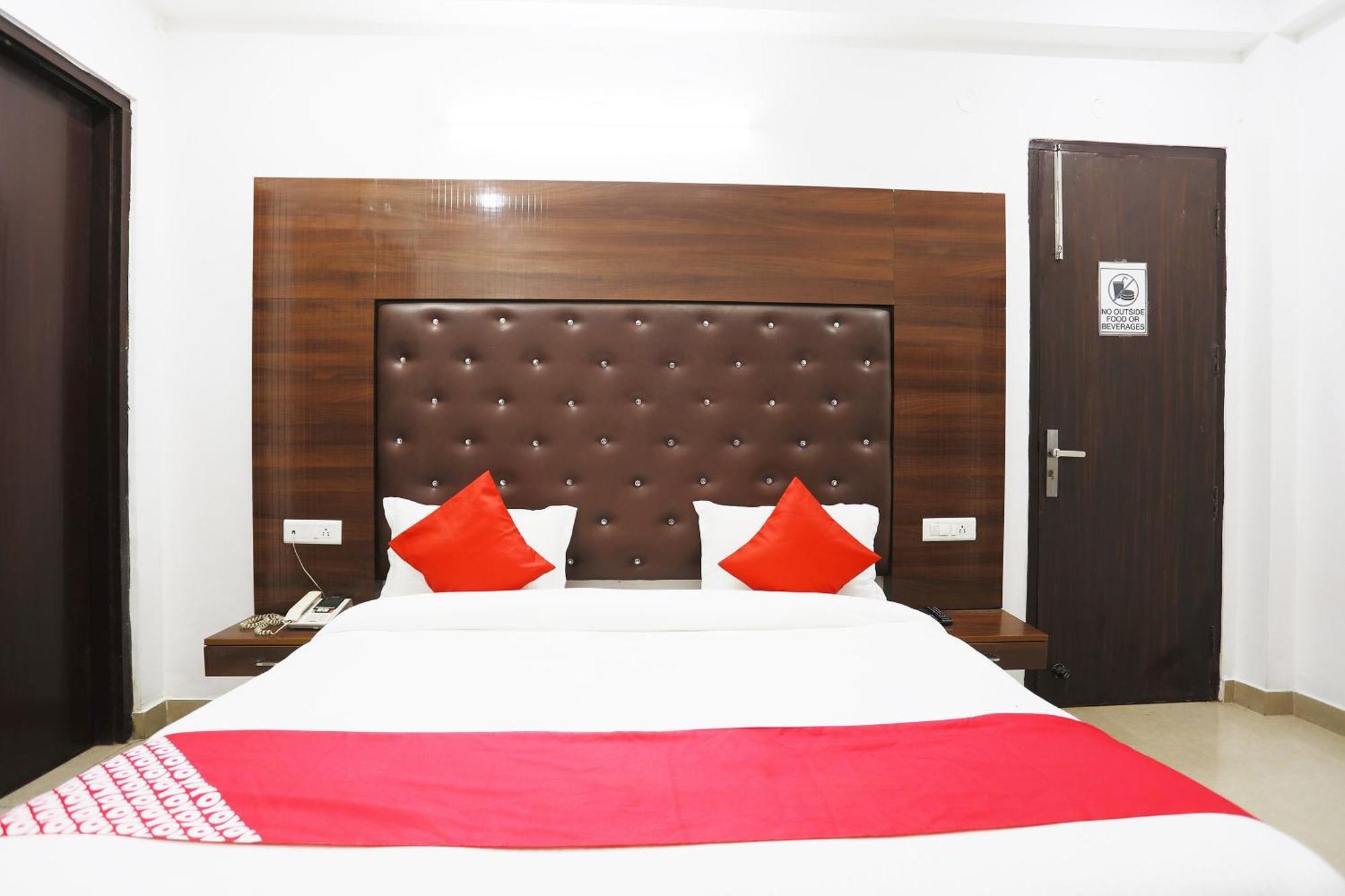 Super Collection O Tipsyy Inn 014 Gurgaon Buitenkant foto